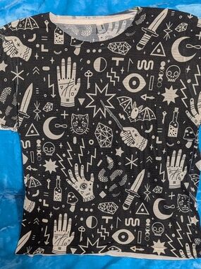 ✨ Black & Cream Graphic Tarot Print Tee ✨